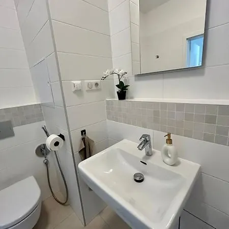 Apartment Garden Appt - 40m2 Terrace, Garrage Parking