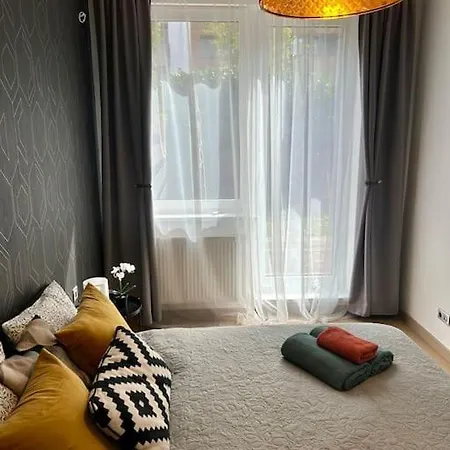 Garden Appt - 40m2 Terrace, Garrage Parking דירה *