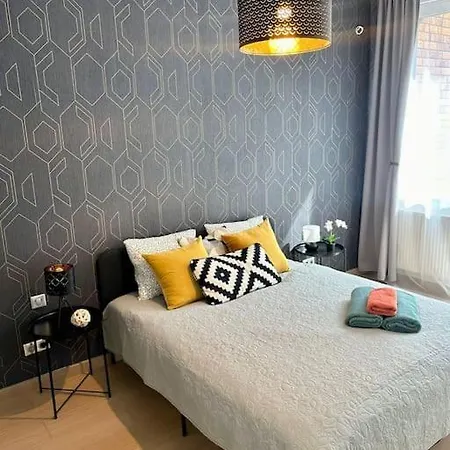 アパート Garden Appt - 40m2 Terrace, Garrage Parking ブラチスラヴァ