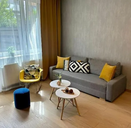 Garden Appt - 40m2 Terrace, Garrage Parking ブラチスラヴァ